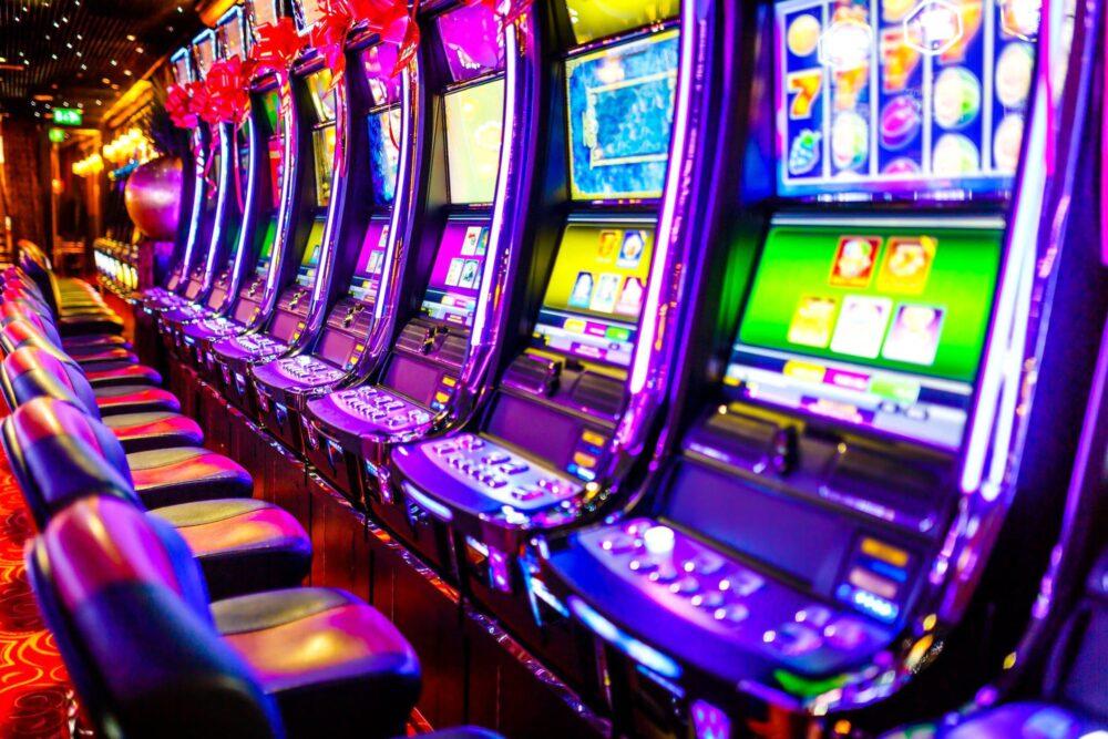 Sports Betting vs. Online Casino Gambling: A Comparison